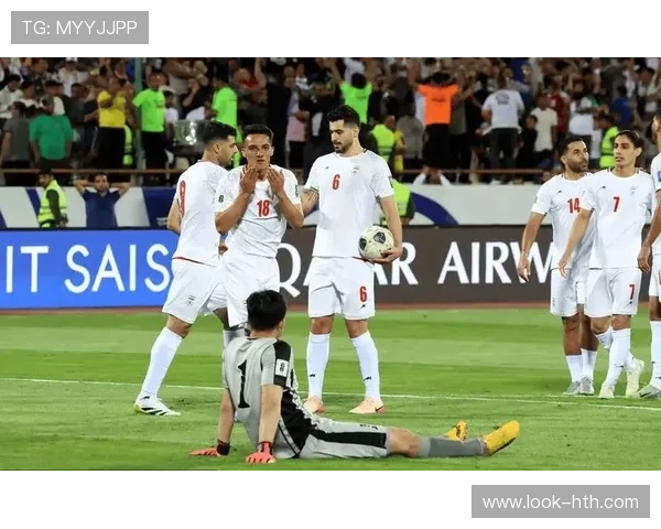 世界杯赛场惊现黑马逆袭劲旅，球迷热议精彩瞬间不断